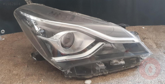 TOYOTA YARİS 2015 ORJINAL ÇIKMA  SAĞ FAR