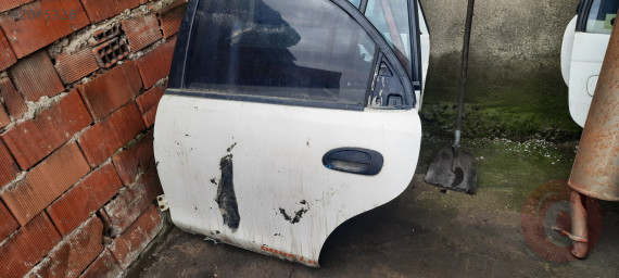 MAZDA 323 FAMILIA ARKA SOL KAPI