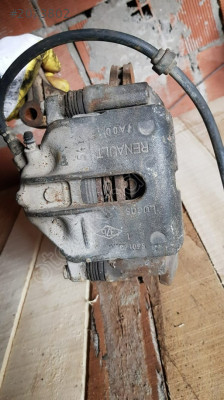 Renault Laguna 1 sol ön kaliper çıkma