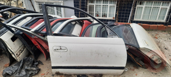 CIKMA TOYOTA CORONA SAG ÖN KAPI