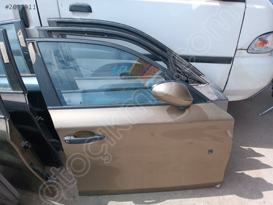 BMW E87 1 kasa sağ ön kapı dolu
