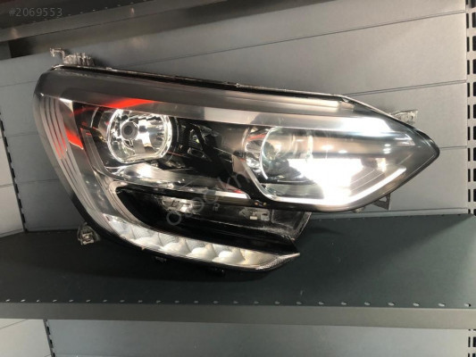 RENAULT MEGANE 4 MAKYAJLI SAĞ FAR