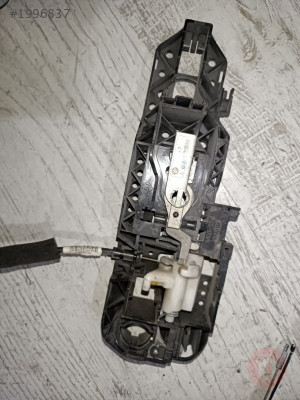 Renault Fluence sol arka kapı kolu braketi