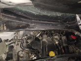 Renault Clio 4 ön cam ızgarası