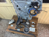 Oto Çıkma Parça / Mekanik / Kapı Menteşesi / Volkswagen / Transporter / Çıkma Parça 