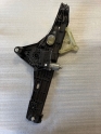 RENAULT 5 E-TECH SOL ARKA CAM KRİKOSU 827210894R