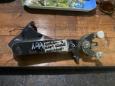 VOLKSWAGEN CADDY SAĞ SÜRGÜLÜ KAPI ALT MAKARASI 04-10