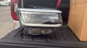 VOLKSWAGEN AMAROK ORJİNAL ÇIKMA SAĞ  FAR