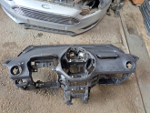 2014 2023 ford courier ön göyüs patlak