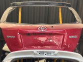 Toyota yaris bagaj  kapağı