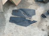 Peugeot 407 göğüs alt yan plastiği