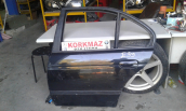 BMW 520 525 530 535 540 E39 SOL ARKA KAPI DOLU