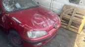 Peugeot 106 kırmızı dolu ön tampon