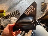 FORD ESCORT SAĞ ÖN KAPI İÇ ÜÇGEN PLASTİĞİ 95-00