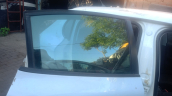 peugeot 208  sağ arka kapı camı