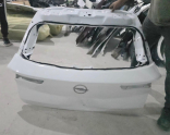 2020/2025 OPEL MOKKA B BEYAZ BAGAJ KAPAĞI ORJINAL LOKALLIK
