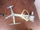 ÖZMEN OPEL ASTRA H ÇIKMA SOL ÖN CAM KRİKOSU 13100417 13100405
