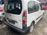 Oto Çıkma Parça / Kaporta & Karoser / Çamurluk / Peugeot / Partner / Çıkma Parça 