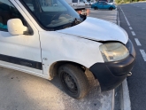 Citroen Berlingo ön çamurluklar