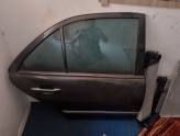 Mercedes e220 sağ arka kapı