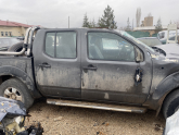 Navara sağ arka kapı