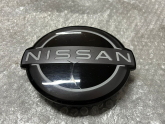 QASHQAİ J12 ÖN ARMA LOGO ORJİNAL 628906US0A