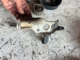 LAGUNA1 2.0   (motor kaldırma kulağı / braketi) Kodu 8201013534)
