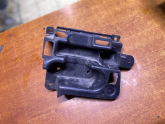 PEUGEOT 208 SOL ARKA STOP ALT BRAKETİ ÇIKMA 9823209480