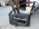 MİTSUBİSHİ CARİSMA SAĞ ÖN KAPI KİLİDİ 96-03 MODEL