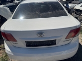 Toyota Avansiz bagaj kapak