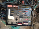 2061673321 07-10 PASSAT B6 2.0 FSI ORJ. ÇIKMA SİGORTA KUTUSU