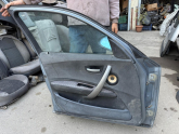 BMW E87 SOL ÖN KAPI CAM KRİKOSU 04-10 ORJİNAL
