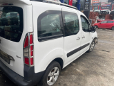 Oto Çıkma Parça / Kaporta & Karoser / Çamurluk / Peugeot / Partner / Çıkma Parça 