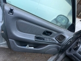 ÇIKMA RENAULT LAGUNA 1 SOL ÖN KAPI DÖŞEMESİ