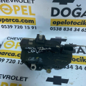 Opel İnsignia Çıkma Sol Ön Kapı Kilidi GM