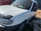 Peugeot partneri ön kaput beyaz