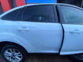FORD FOCUS 3 - 3,5 SAĞ ARKA KAPI ORİJİNAL BEYAZ UFAK HASARLI