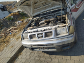 Nissan 2.7 Skystar D22 Orjinal Panjur & Amblem 1998 ÇIKMA