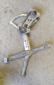 MERCEDES BENZ W123/124 SOL ÖN CAM KRİKOSU