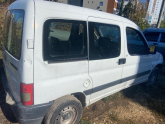 Peugeot partner sağ yan komple cam