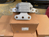OPEL İNSİGNİA B 1.6 DİZEL SAĞ MOTOR KULAĞI SIFIR ORJİNAL 84240118