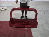 HYUNDAİ BAYON KIRMIZI BAGAJ KAPAĞI ORJINAL GÖÇÜKLÜK