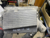 OPEL ASTRA F HAVA FİLTRE ÜST KAPAĞI ÇIKMA 90502526