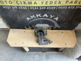 7700432410 Clio 1.4 Sağ Motor Kulağı Orjinal Çıkma