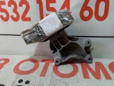Sağ üst motor kulağı  112329452r orijinal çıkma