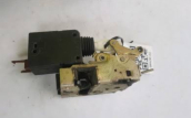 Peugeot 106 sağ ön kapı kilidi 9136 88