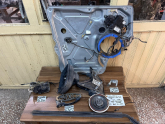 Oto Çıkma Parça / Mekanik / Kapı Menteşesi / Volkswagen / Transporter / Çıkma Parça 