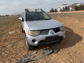 Mitsubishi   L200 kaput