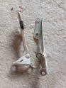 Mitsubishi L200 kaput menteşesi MR473530