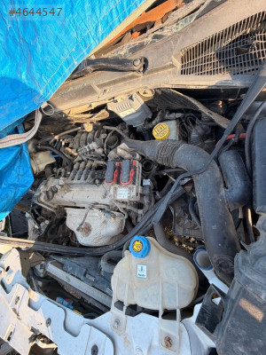 Fiat Linea ön cam ızgarası